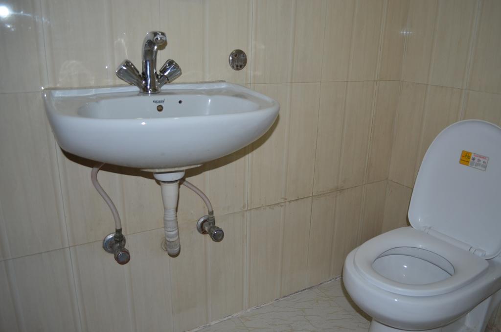 Hotel S B Inn Нью-Дели Экстерьер фото