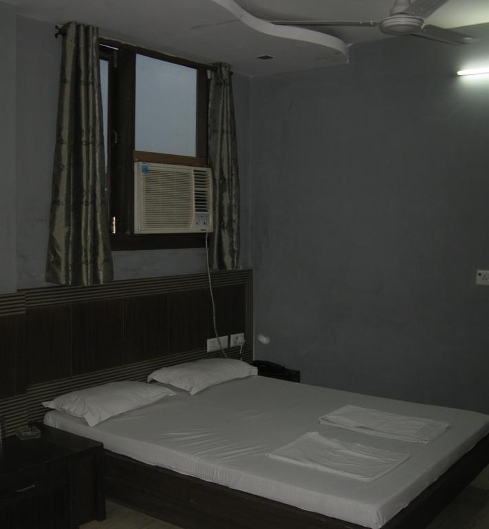 Hotel S B Inn Нью-Дели Экстерьер фото
