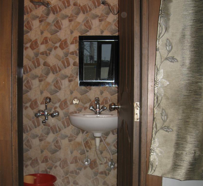 Hotel S B Inn Нью-Дели Номер фото