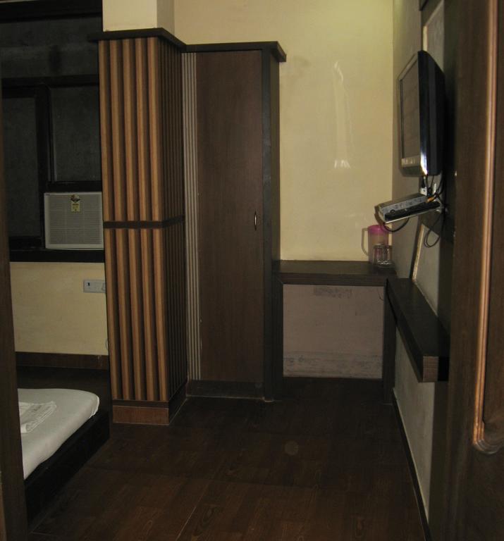 Hotel S B Inn Нью-Дели Номер фото